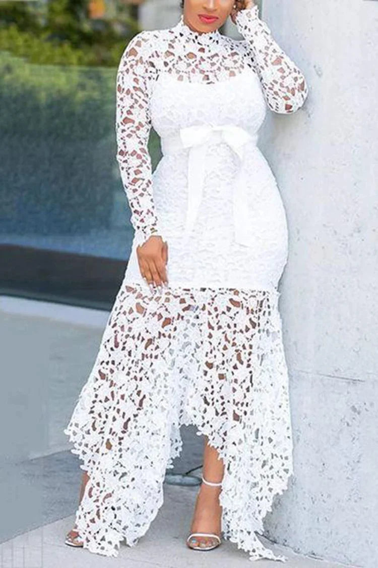 Rochie scobită din dantelă, cu mâneci lungi și decolteu neregulat