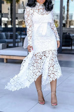 Încarcă imaginea în vizualizatorul Galerie, Rochie scobită din dantelă, cu mâneci lungi și decolteu neregulat
