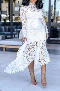 Rochie scobită din dantelă, cu mâneci lungi și decolteu neregulat